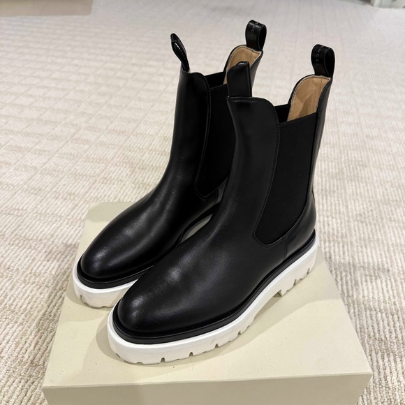 DEAR FRANCES TONY LEATHER CHELSEA BOOTS BLACK AND WHITE 38 ( 37.5/ 7.5 US) - Picture 2 of 10